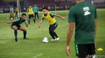 Ancang-ancang Garuda Hadapi Harimau Malaya