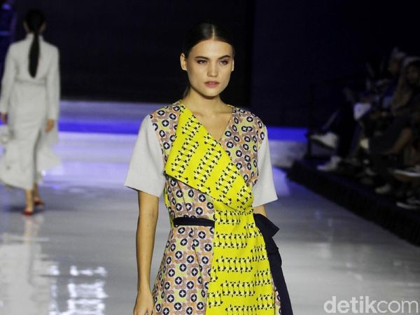 Foto: 10 Baju Motif Batik, Koleksi Terbaru Major Minor di JFFF 2019