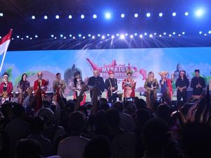 Arie Kriting Bicara Bahasa Satukan Bangsa di Acara Merajut Nusantara Arie Kriting Bicara Bahasa Satukan Bangsa di Acara Merajut Nusantara