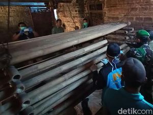 Seorang Pria di Trenggalek Dibebaskan Setelah 7 Tahun Dipasung Seorang Pria di Trenggalek Dibebaskan Setelah 7 Tahun Dipasung