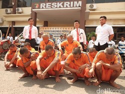 Polisi Ringkus 4 Maling dan 5 Penadah Mesin Traktor di Karawang