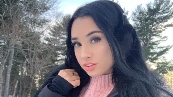 Liburan Model yang Habiskan Rp 4,3 M dengan Pacar 48 Tahun Lebih Tua