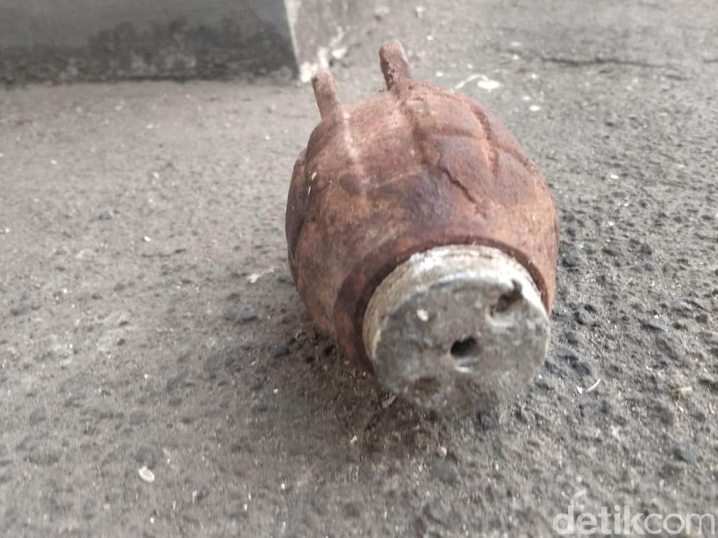 Temuan Benda Diduga Granat Jelang Pelantikan DPRD Bali Bikin Geger Temuan Benda Diduga Granat Jelang Pelantikan DPRD Bali Bikin Geger