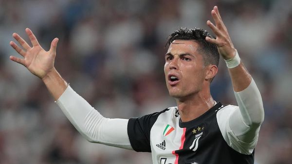 Foto Pesepakbola Bandel Saat Corona, Ronaldo Hingga Trio Persib