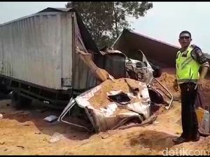 Total 20 Kendaraan Terlibat Kecelakaan Beruntun di Cipularang Total 20 Kendaraan Terlibat Kecelakaan Beruntun di Cipularang