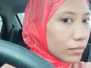 Viral! Aksi Kocak Hijabers Pakai Kantong Plastik karena Lupa Bawa Hijab