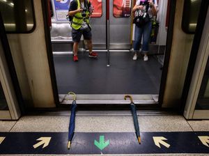 Demonstran Hong Kong Ganggu Layanan Kereta Bawah Tanah, Picu Penundaan
