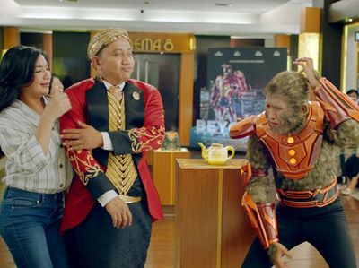 Aksi Kocak Om Jin Versi Superhero