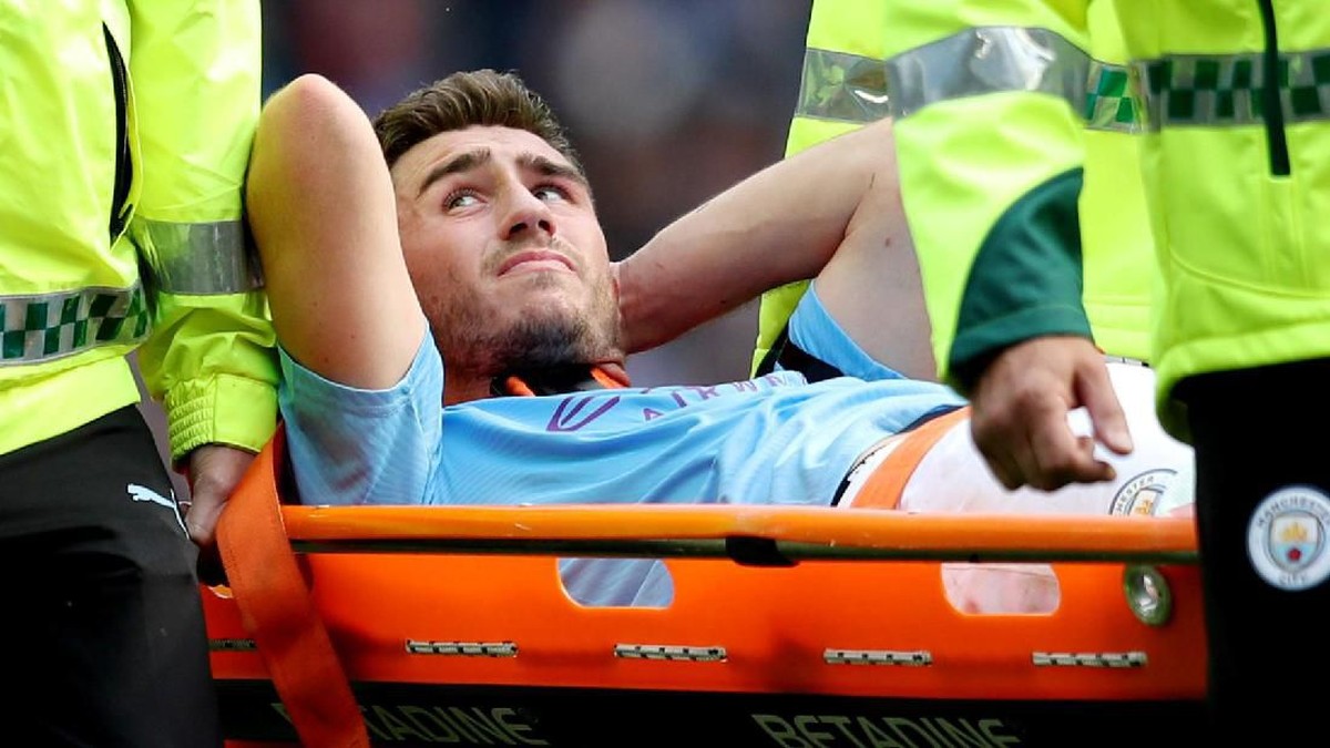 Aymeric Laporte akan pulih dalam dua bulan mendatang (Jon Super / Reuters)