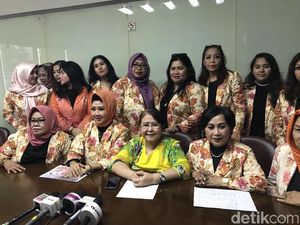 Usai ke Polisi, Elza Syarief Laporkan Nikita ke Komnas Perempuan hingga Ulama Usai ke Polisi, Elza Syarief Laporkan Nikita ke Komnas Perempuan hingga Ulama