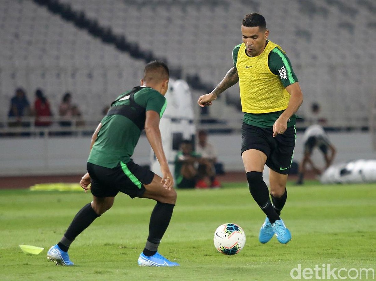 Timnas Indonesia diminta mewaspadai serangan balik Malaysia dalam laga kualifikasi Piala Dunia 2022 (Agung Pambudhy/detikSport)