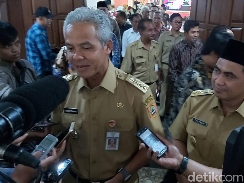 Ganjar Ingin Mobil Esemka Jadi Mobil Dinas Ganjar Ingin Mobil Esemka Jadi Mobil Dinas