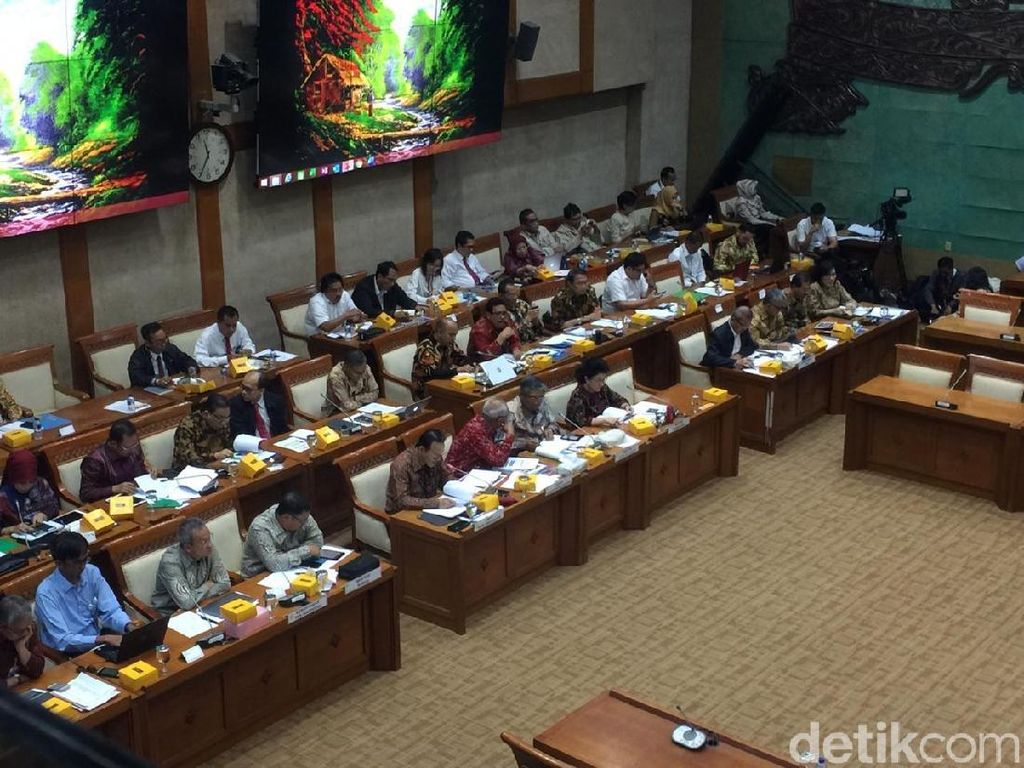 DPR Panggil Menkes dan Wamenkeu Bahas Iuran BPJS Kesehatan DPR Panggil Menkes dan Wamenkeu Bahas Iuran BPJS Kesehatan