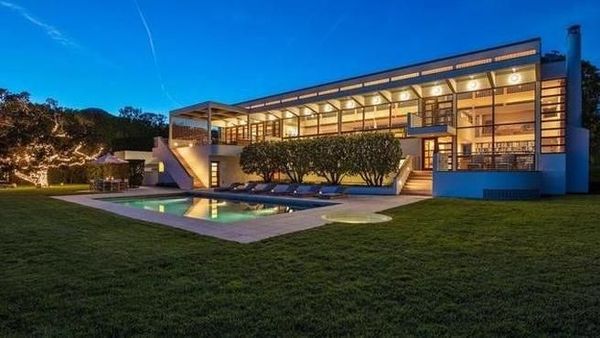 Menjelajah Mewahnya Rumah Sultan si Pendiri WhatsApp