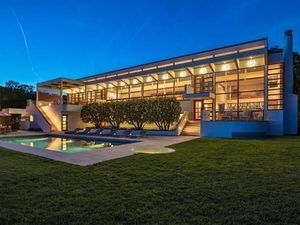 Menjelajah Mewahnya Rumah Sultan si Pendiri WhatsApp