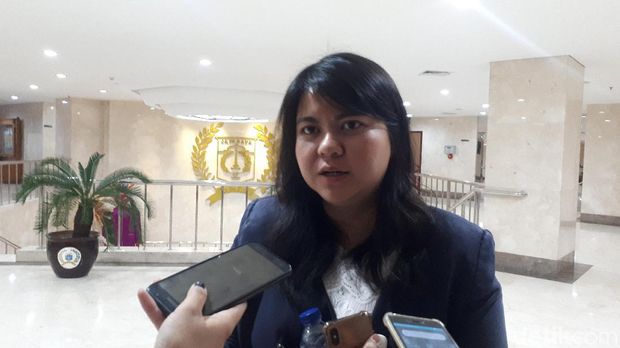 Ima Mahdiah Singgung Anies Soal Keadilan dan Retribusi PKL di Trotoar