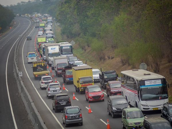 Pemberlakuan Contraflow di Tol Cipularang