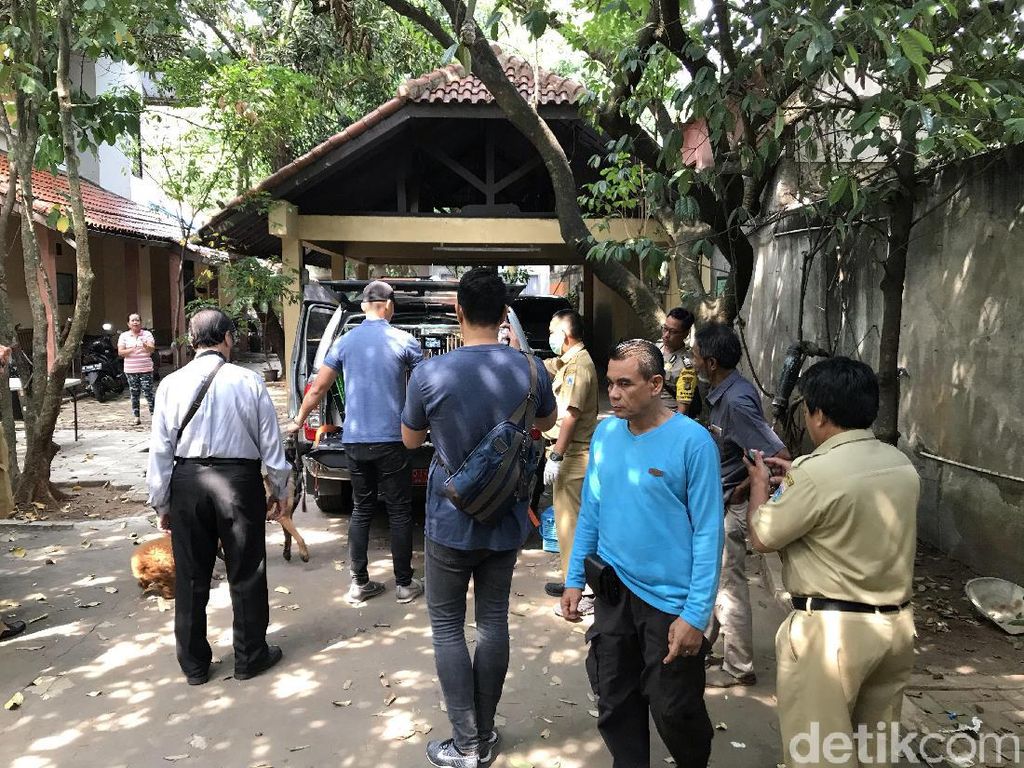 Keluarga Bima Aryo Beri Rp 60 Juta ke Suami ART yang Tewas Diserang Anjing Keluarga Bima Aryo Beri Rp 60 Juta ke Suami ART yang Tewas Diserang Anjing