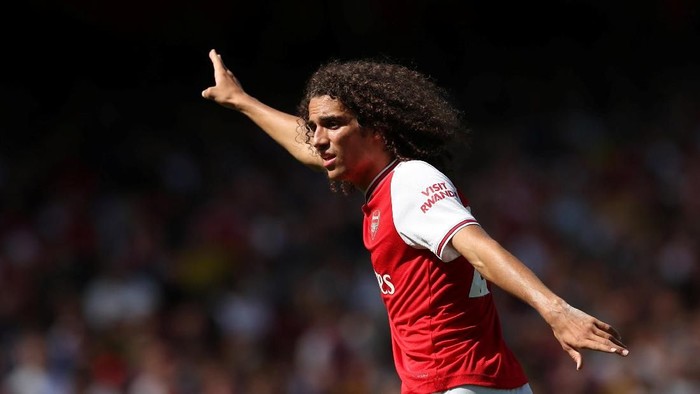 Soccer Football - Premier League - Arsenal v Burnley - Emirates Stadium, London, Britain - August 17, 2019  Arsenals Matteo Guendouzi gestures   Action Images via Reuters/Peter Cziborra  EDITORIAL USE ONLY. No use with unauthorized audio, video, data, fixture lists, club/league logos or 