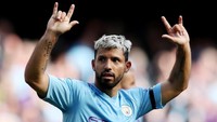 Performa top dari bomber Argentina Sergio Aguero. Sepasang gol plus satu assist diceploskan Aguero ke gawang Brighton sehingga Man City meneruskan laju kencangnya di Liga Inggris. Foto: Jon Super / Reuters