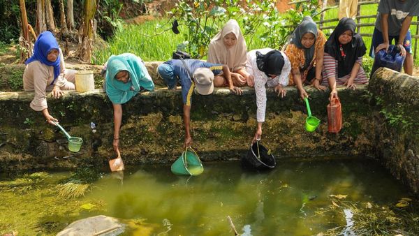 Perjuangan Warga Lebak Mendapatkan Air Kala Kemarau Panjang