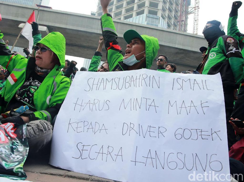 Tuntutan Lengkap Massa Driver Gojek di Kedubes Malaysia Tuntutan Lengkap Massa Driver Gojek di Kedubes Malaysia