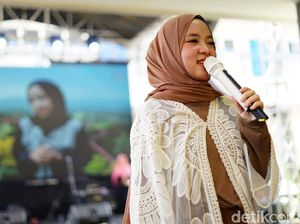 Nissa Sabyan Bersyukur Tinggal di Indonesia yang Aman dan Merdeka Nissa Sabyan Bersyukur Tinggal di Indonesia yang Aman dan Merdeka