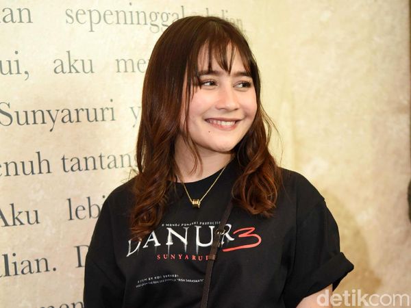 Prilly Latuconsina Ubah Gaya Rambut dengan Poni, Yay or Nay?
