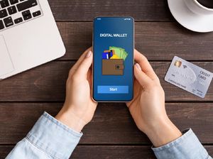 Menyoal Keamanan Aplikasi Dompet Digital Menyoal Keamanan Aplikasi Dompet Digital