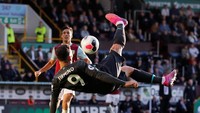 Roberto Firmino paling bersinar dalam kemenangan 3-0 atas Burnley. Striker Brasil itu mencetak satu gol plus satu assist untuk Liverpool. Foto: Phil Noble / Reuters