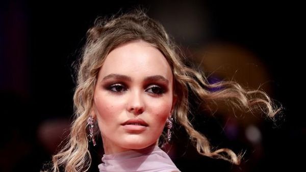 Potret Cantiknya Putri Johnny Depp di Venice Film Festival