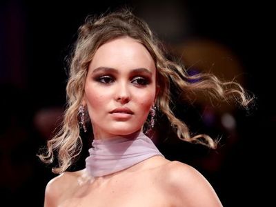 Potret Cantiknya Putri Johnny Depp di Venice Film Festival
