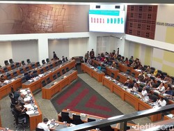 DPR dan Pemerintah Rapat Bahas Subsidi Elpiji 3 Kg