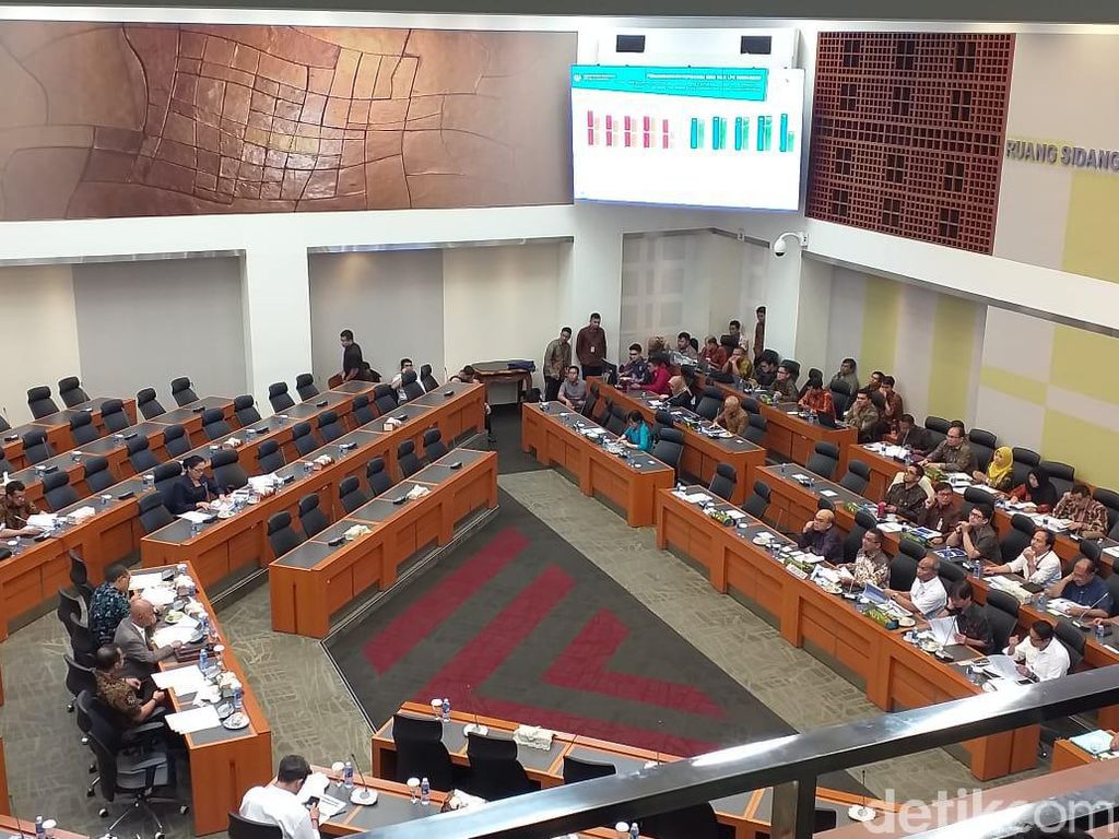 DPR dan Pemerintah Rapat Bahas Subsidi Elpiji 3 Kg DPR dan Pemerintah Rapat Bahas Subsidi Elpiji 3 Kg