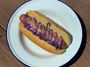 Ada Hot Dog Cantik dengan Taburan Glitter Pink Ada Hot Dog Cantik dengan Taburan Glitter Pink
