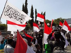 Massa Pawai Muharram FUIB Sulsel Bawa Ar-Rayah, Al-Liwa dan Merah Putih