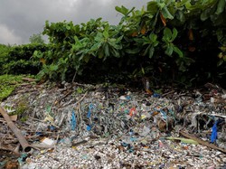 Inggris Akan Terima Kembali 42 Kontainer Sampah Plastik Ilegal dari Malaysia