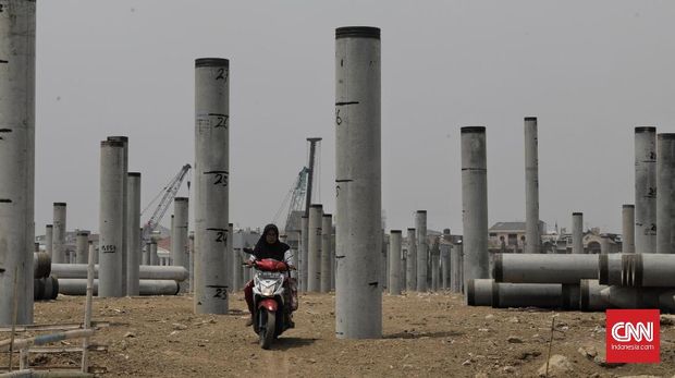 Lokasi proyek pembangunan Jakarta International Stadium (JIS) atau Stadion BMW di kawasan Papanggo, Tanjung Priok, Jakarta, Selasa, 3 September 2019. Pemprov DKI Jakarta melalui PT Jakpro kembali melanjutkan pembangunan stadion tersebut yang sebelumnya sempat tertunda karena kalah dalam gugatan sengketa lahan dengan PT Buana Permata Hijau dan pembangunan tersebut ditargetkan selesai pada tahun 2021 yang dibiayai melalui Penyertaan Modal Daerah DKI Jakarta senilai Rp4,083 triliun.