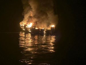 Kapal Terbakar dan Tenggelam di Pantai California, 8 Orang Tewas dan 26 Hilang