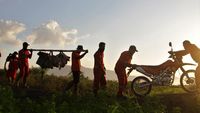 Begini Perjuangan Memadamkan Titik Api di Kolaka Timur