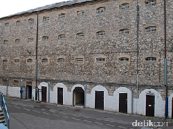 Berani Tidur di Penjara Berhantu?