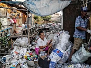 Anies Minta Pelindo Bersihkan Sampah di Kampung Bengek Anies Minta Pelindo Bersihkan Sampah di Kampung Bengek