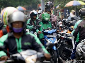 Kocak! Ojol Bonceng Driver Lain, Penumpang Bonceng Teman Sendiri Kocak! Ojol Bonceng Driver Lain, Penumpang Bonceng Teman Sendiri