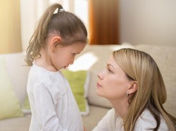 Viral Parenting VOC di TikTok, Apa Dampaknya pada Anak?