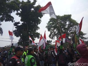 Bawa Merah-Putih, Driver Ojol Bandung Kecam Bos Taksi Malaysia