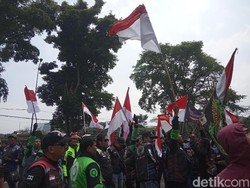 Bawa Merah-Putih, Driver Ojol Bandung Kecam Bos Taksi Malaysia