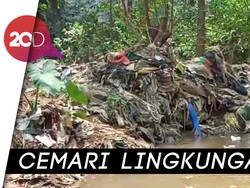 Pemandangan Menyedihkan Sampah di Kali Baru Bogor