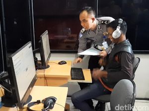 Penjual Cilok Ikuti Ujian SIM di Kantor Polisi, Tapi Gagal