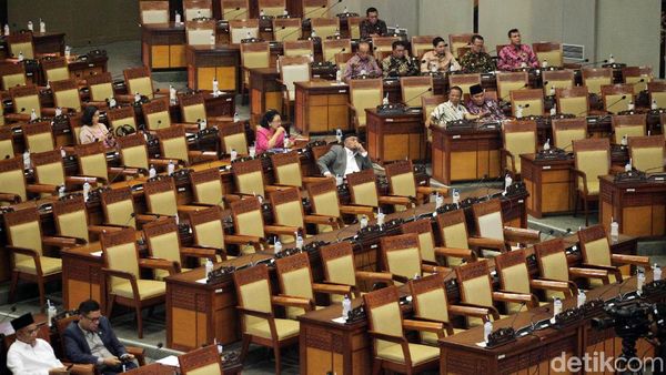 274 Anggota DPR Absen Saat Pengesahan RUU Menjadi UU
