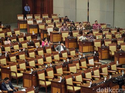 274 Anggota DPR Absen Saat Pengesahan RUU Menjadi UU